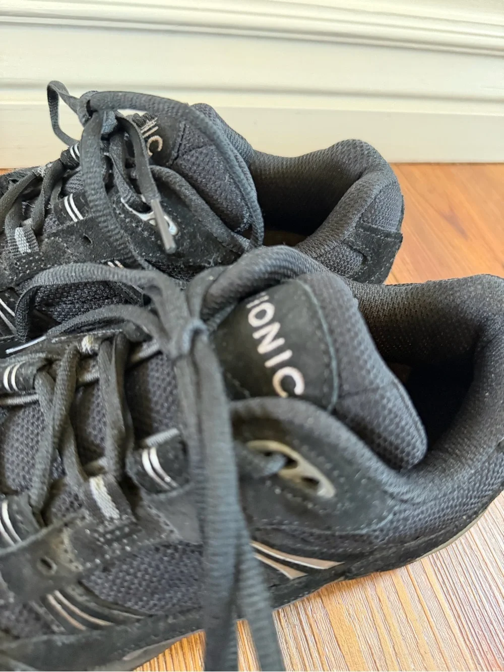 Vionic Walker Shoes - Women's, Black Suede 8.5 M